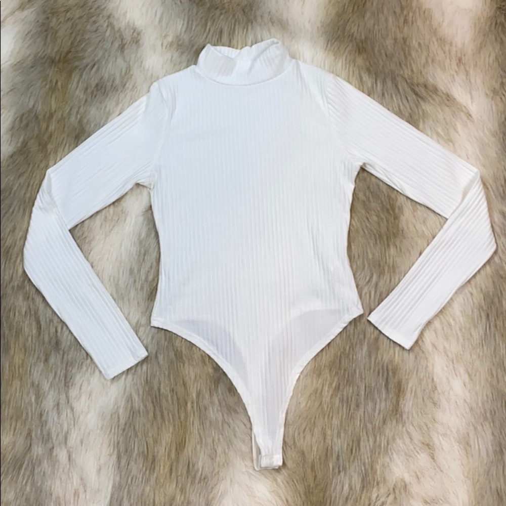 ❌Sold❌ Boohoo white ribbed bodysuit - Picture 4 of 8